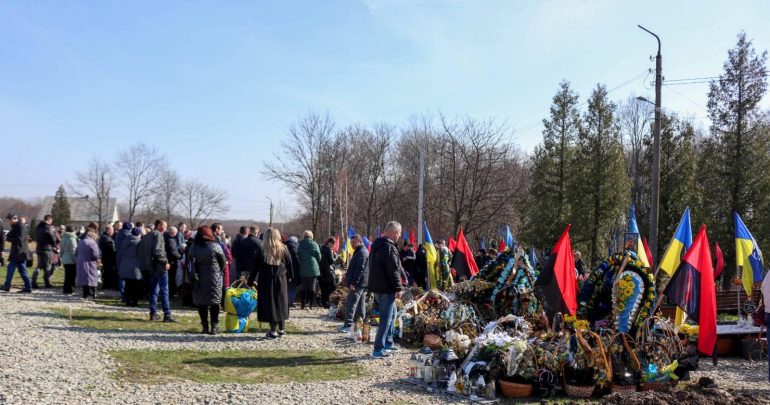 Калуська громада попрощалися із 43-річним Героєм Тарасом Білоганом. ФОТО