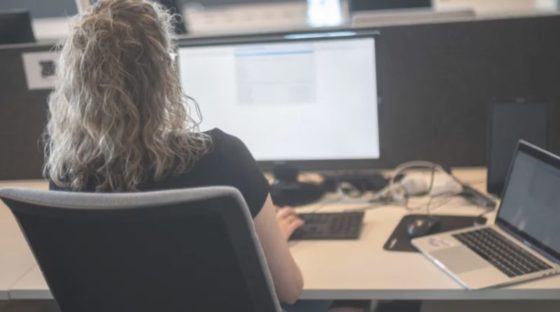 Середня зарплата в Україні зросла до 19 тисяч гривень