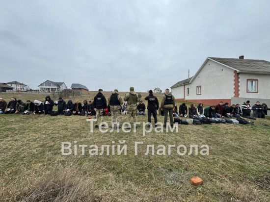 Поблизу українсько-румунського кордону затримали чергових ухилянтів: їхня кількість вражає (відео)