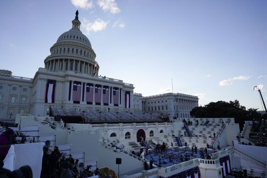 У Вашингтоні чоловік з молотком намагався потрапити до Капітолія – що відомо